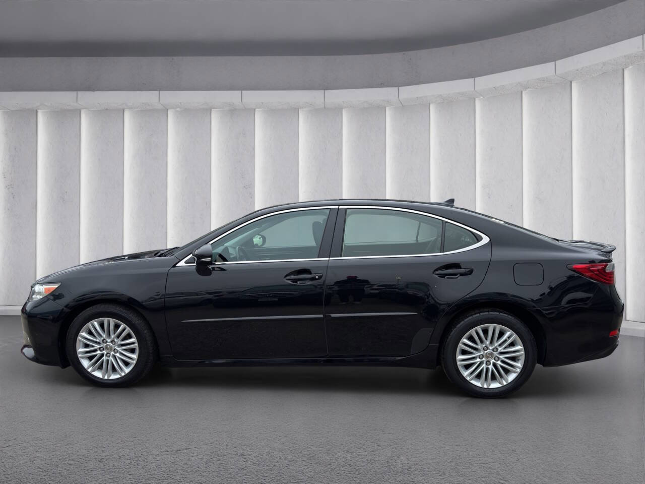 Used 2014 Lexus ES 350 w/ Luxury Package image 2