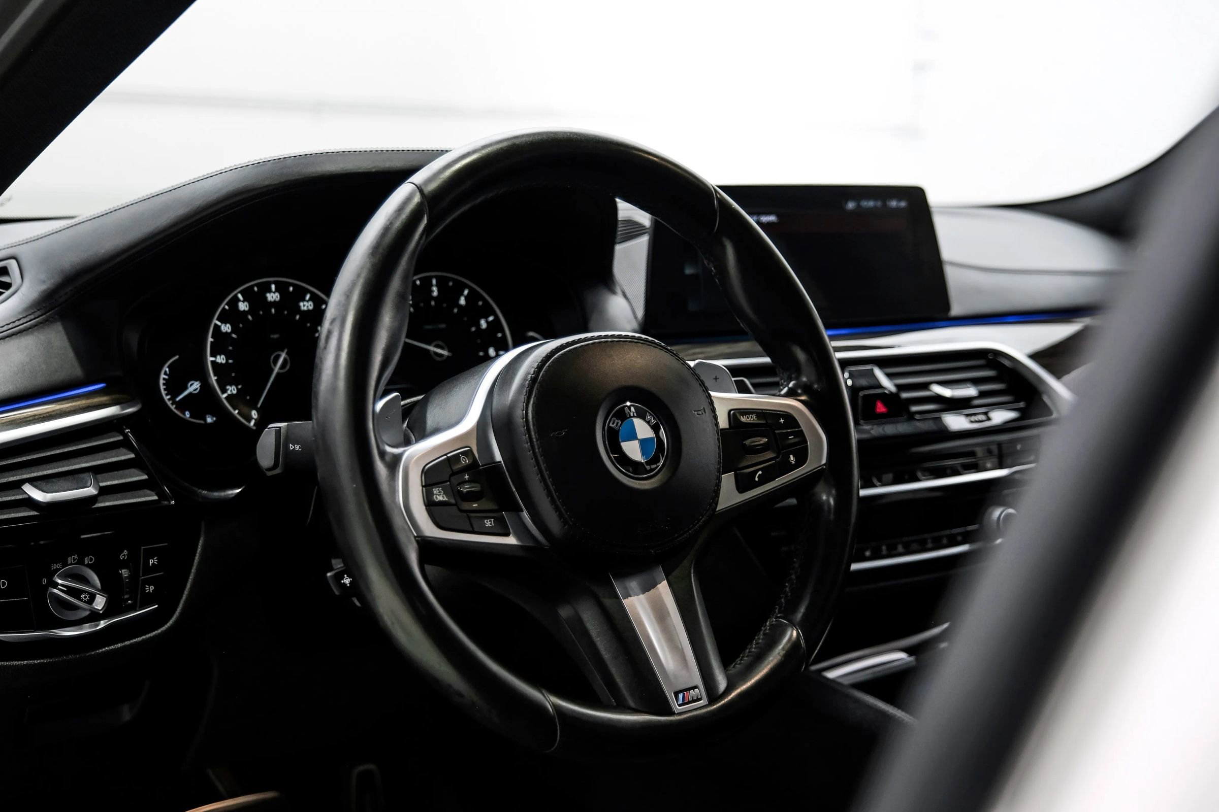 Used 2018 BMW 540i w/ M Sport Package RWD image 21