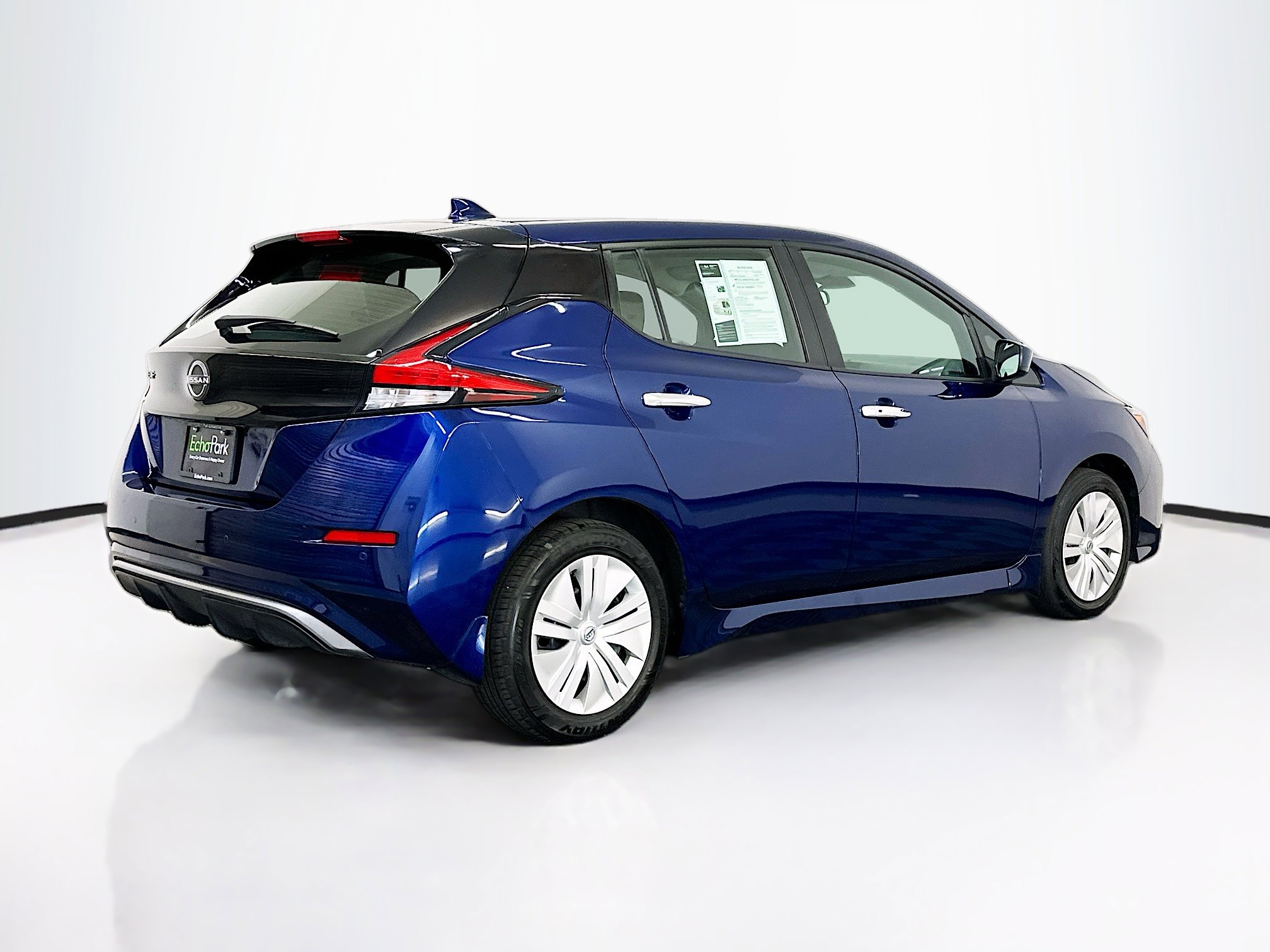 Used 2025 Nissan Leaf S image 9