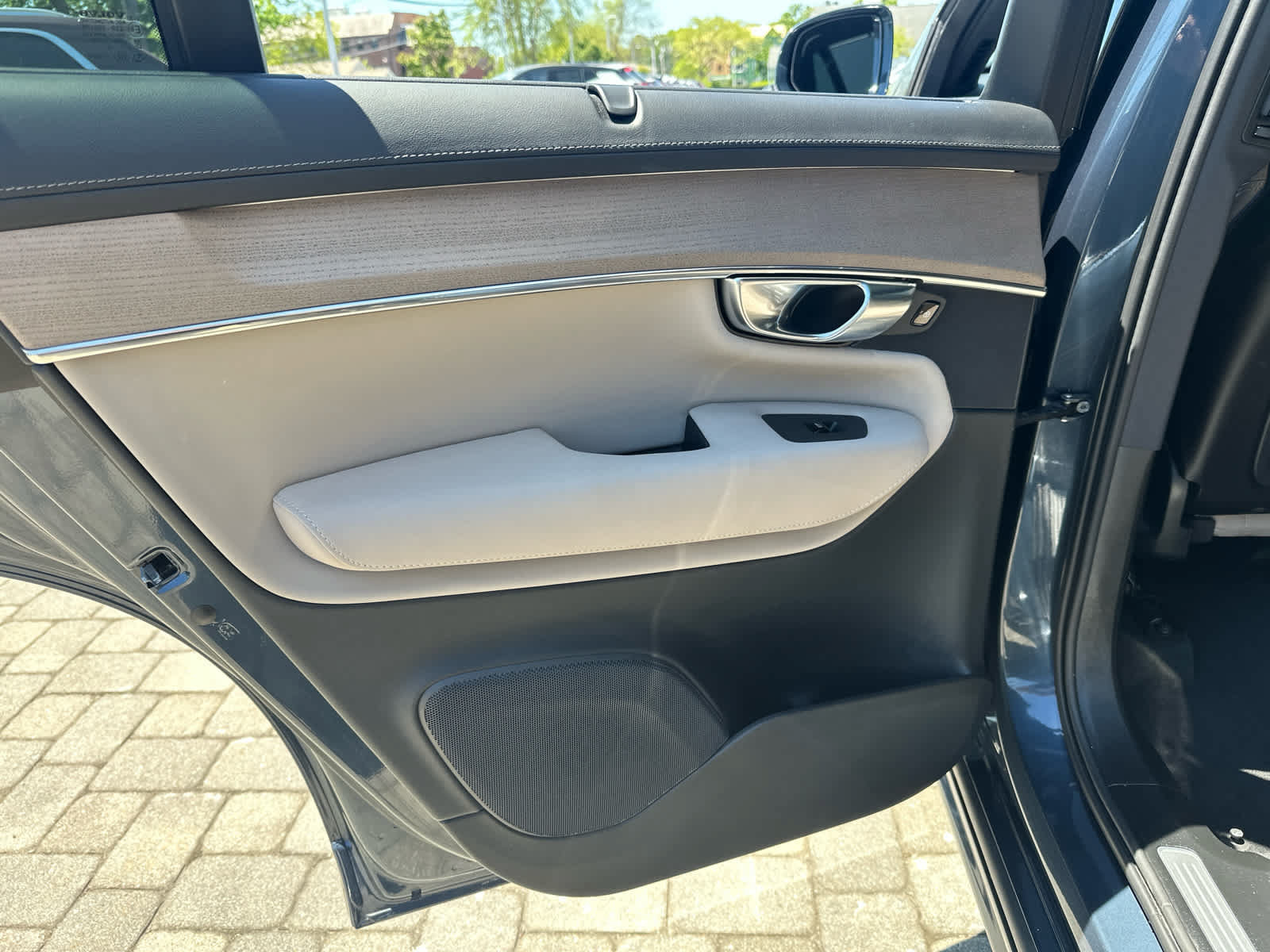 Used 2025 Volvo XC90 B6 Ultra w/ Protection Package AWD/4WD image 23