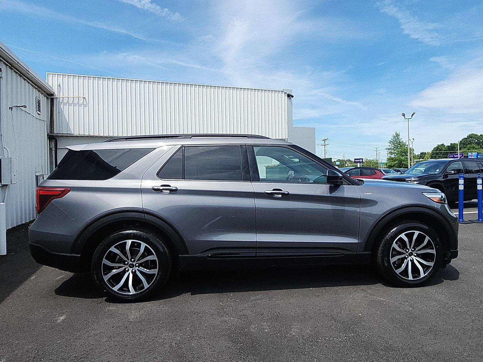Used 2022 Ford Explorer ST-Line w/ Class IV Trailer Tow Package RWD image 6