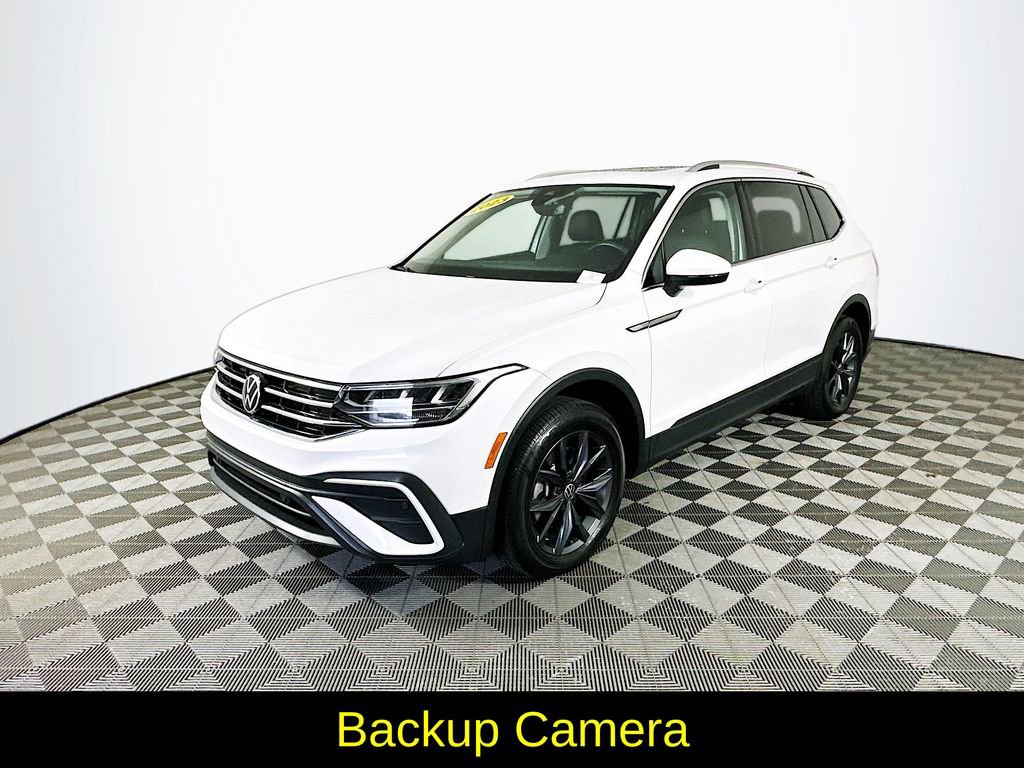 Used 2023 Volkswagen Tiguan SE w/ Panoramic Sunroof Package image 5