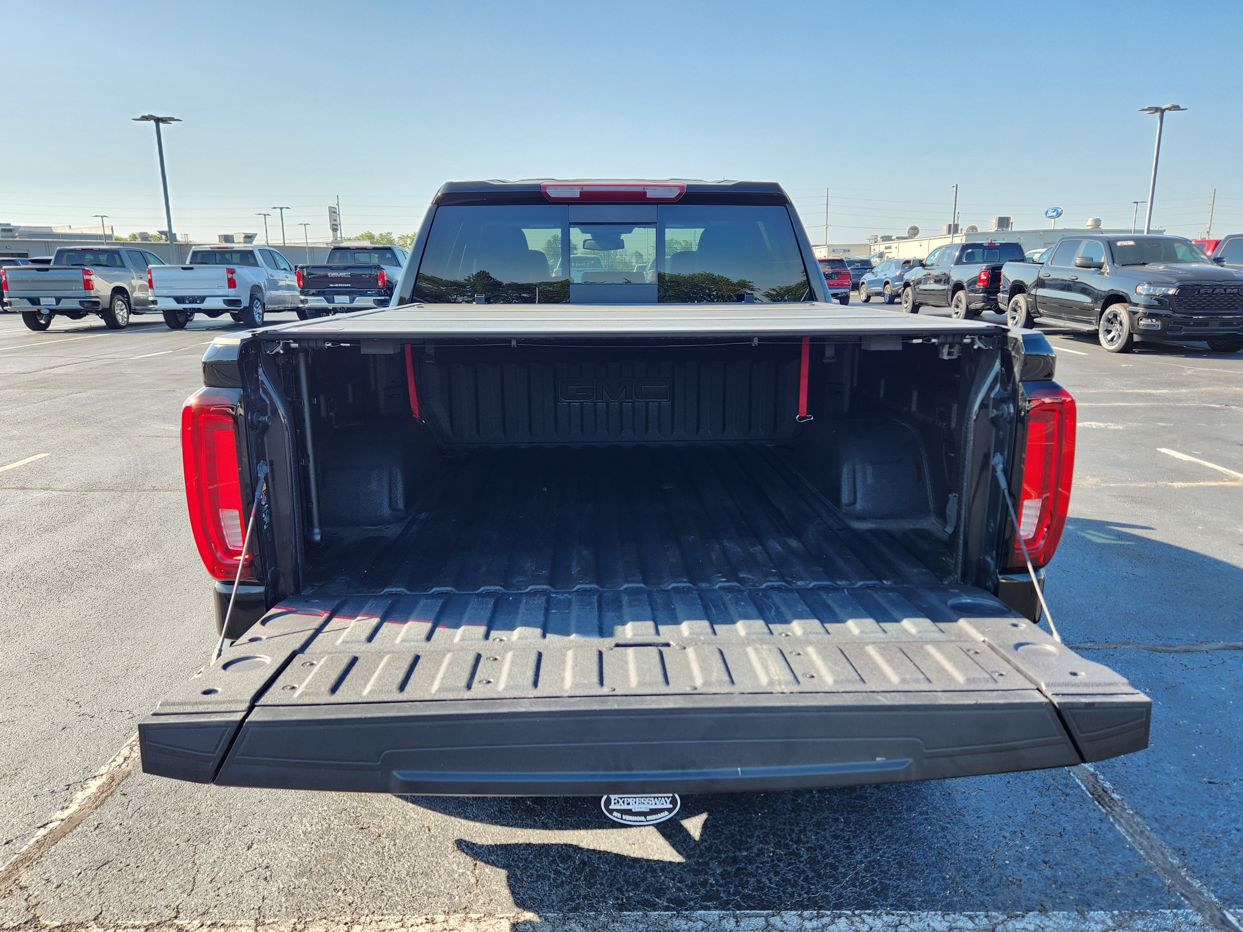 Used 2024 GMC Sierra 1500 SLT w/ SLT Premium Plus Package AWD/4WD image 10