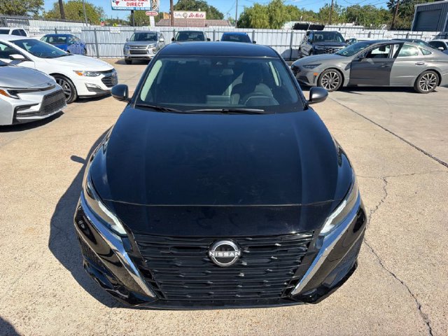 Used 2025 Nissan Altima 2.5 SV FWD image 3