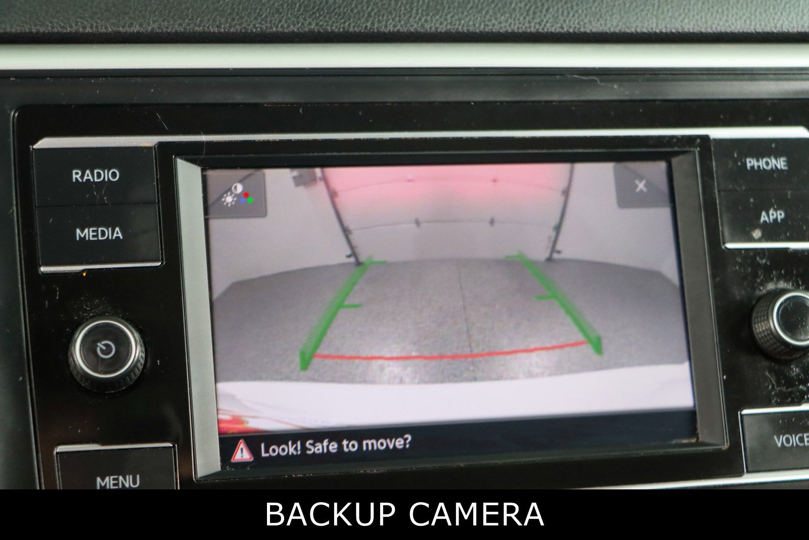 Used 2023 Volkswagen Atlas SE image 18