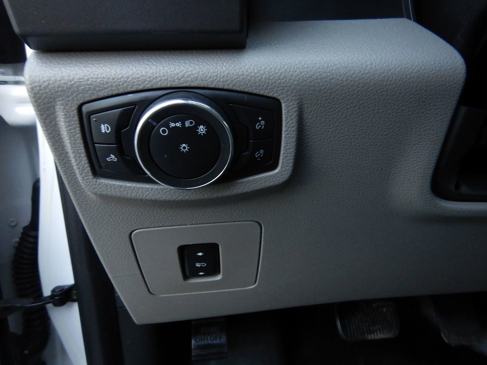 Used 2017 Ford F150 XLT w/ Equipment Group 301A Mid image 12