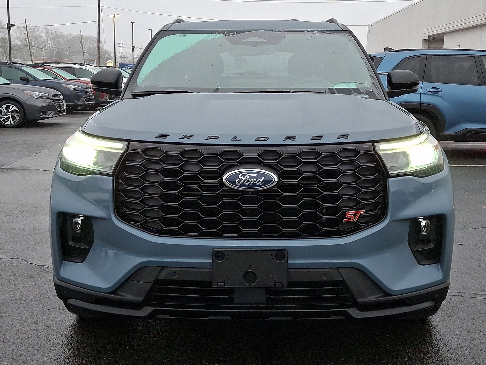 Used 2025 Ford Explorer ST image 2