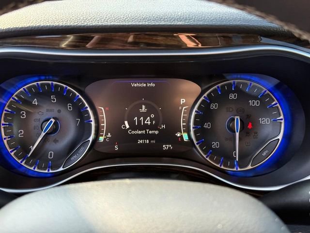 Used 2024 Chrysler Pacifica Limited image 23