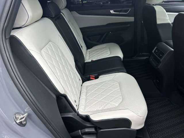 Used 2024 Volkswagen Atlas Cross Sport SEL Premium R-Line AWD/4WD image 28