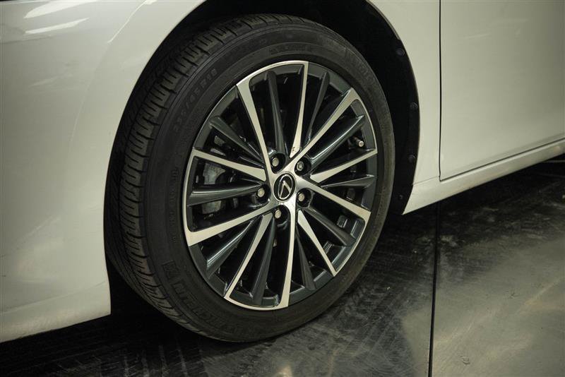 Used 2023 Lexus ES 300h w/ Premium Package FWD image 3