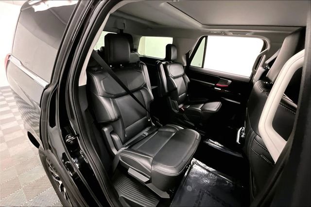 Used 2025 Ford Expedition Platinum image 26