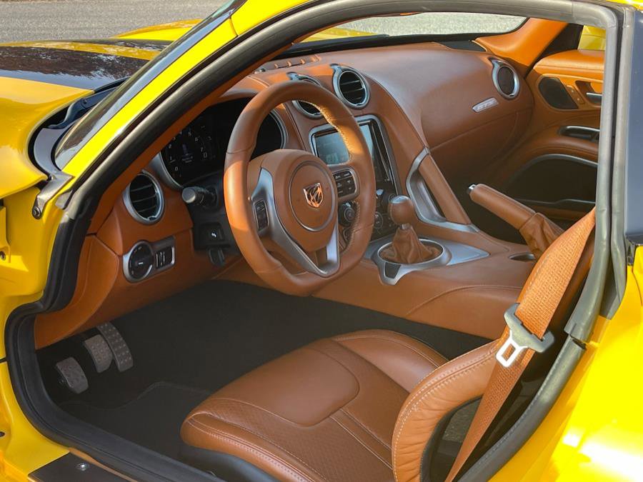 Used 2013 SRT Viper GTS w/ GTS Laguna Interior Pkg image 12