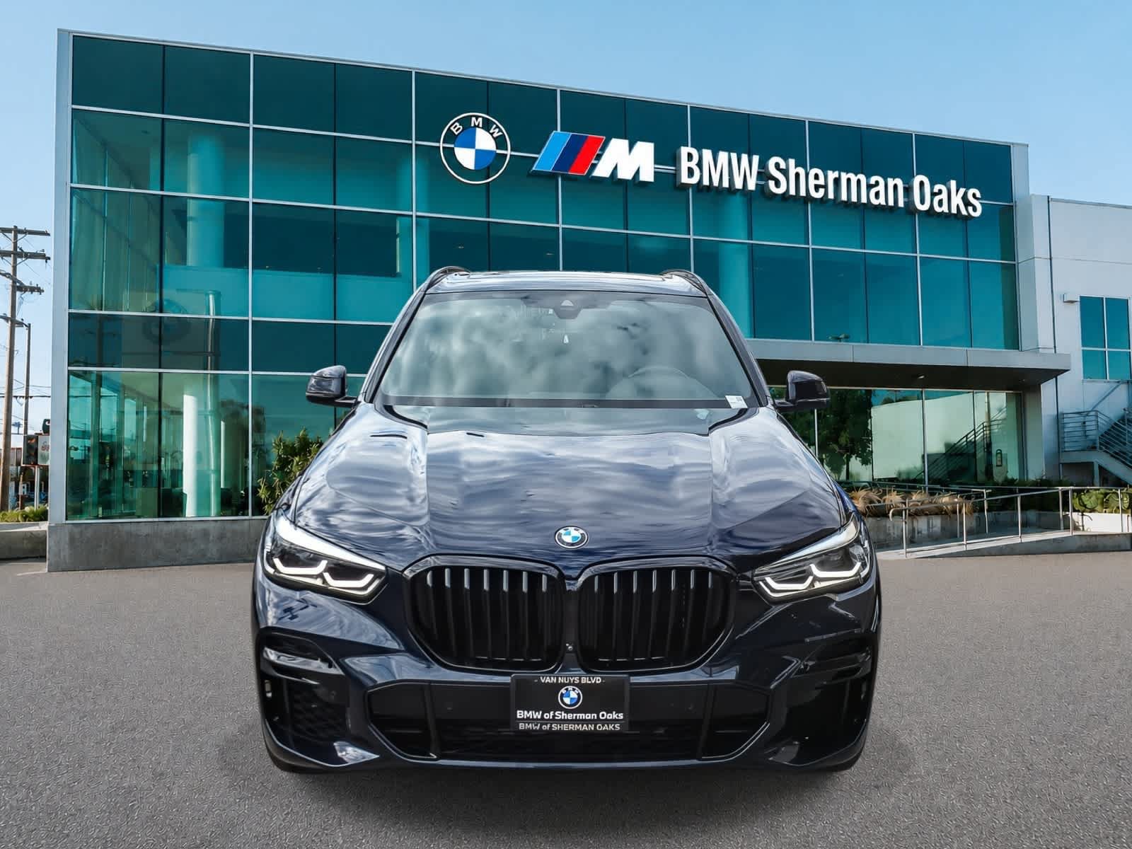 Used 2023 BMW X5 sDrive40i w/ M Sport Package RWD image 2