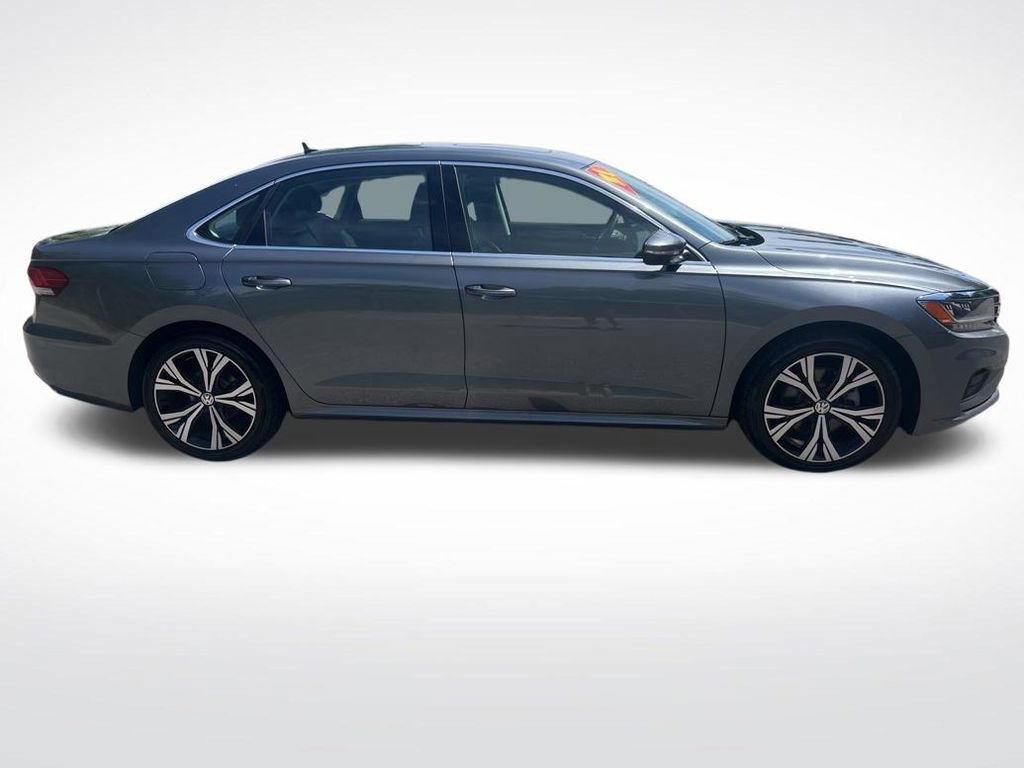 Used 2021 Volkswagen Passat 2.0T SE FWD image 4