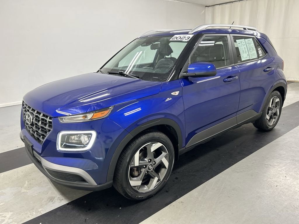 Used 2023 Hyundai Venue Limited FWD image 5