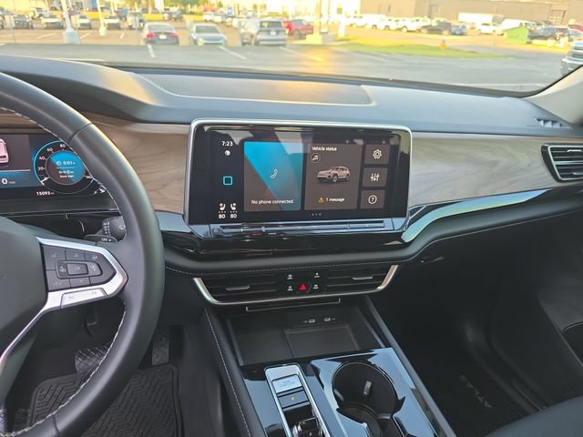 Used 2024 Volkswagen Atlas SE FWD image 19