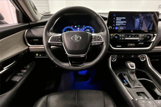 Used 2024 Toyota Grand Highlander Platinum image 5