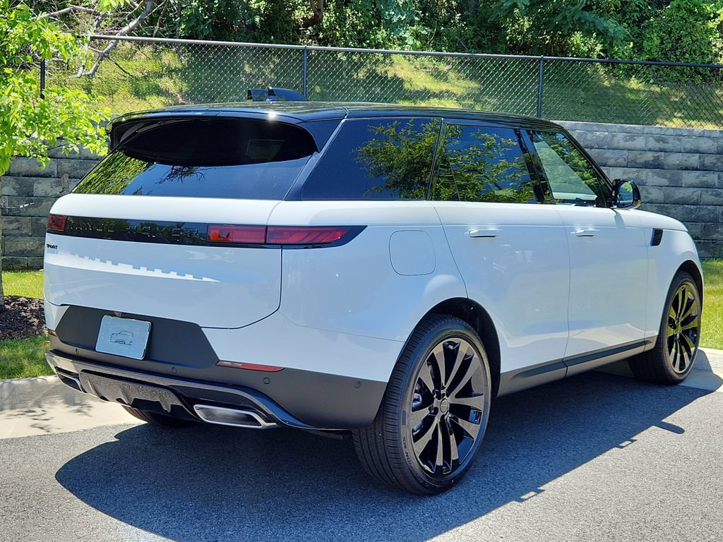 New 2026 Land Rover Range Rover Sport SE AWD/4WD image 2