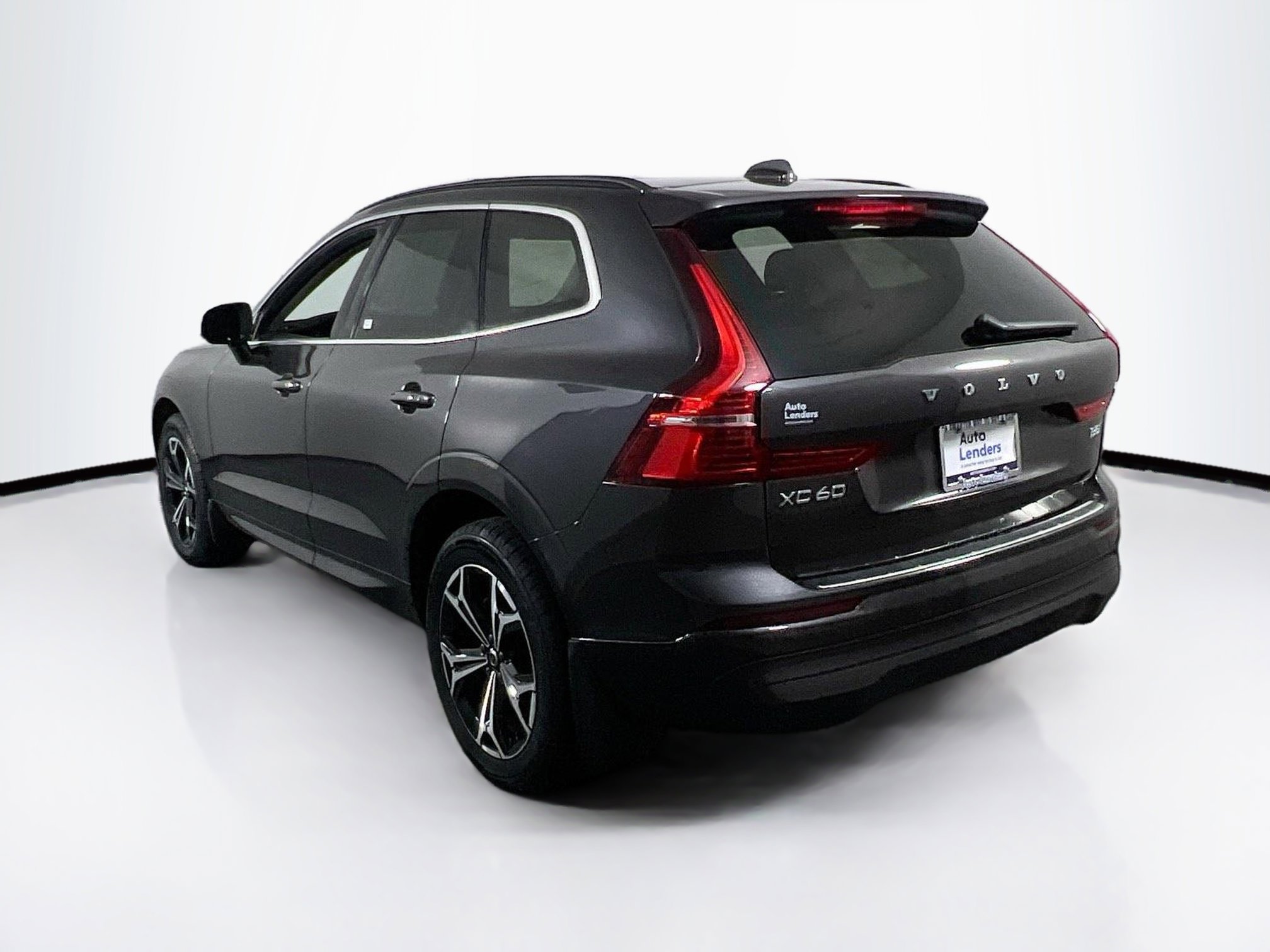 Used 2022 Volvo XC60 B5 Momentum image 7