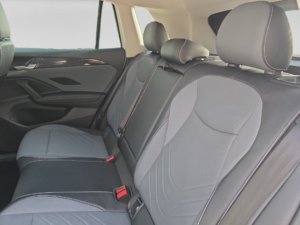 New 2025 Volkswagen Tiguan SE FWD image 24