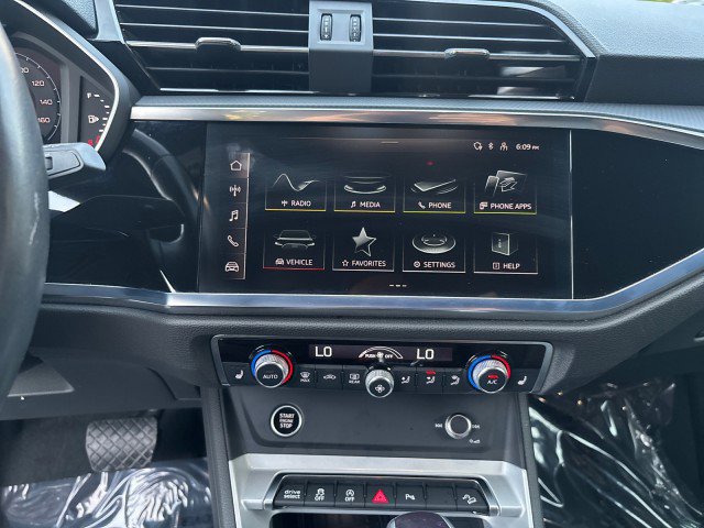 Used 2024 Audi Q3 2.0T Premium image 19