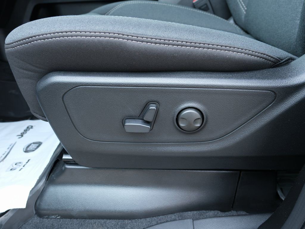 New 2026 RAM 1500 4x4 Crew Cab image 24