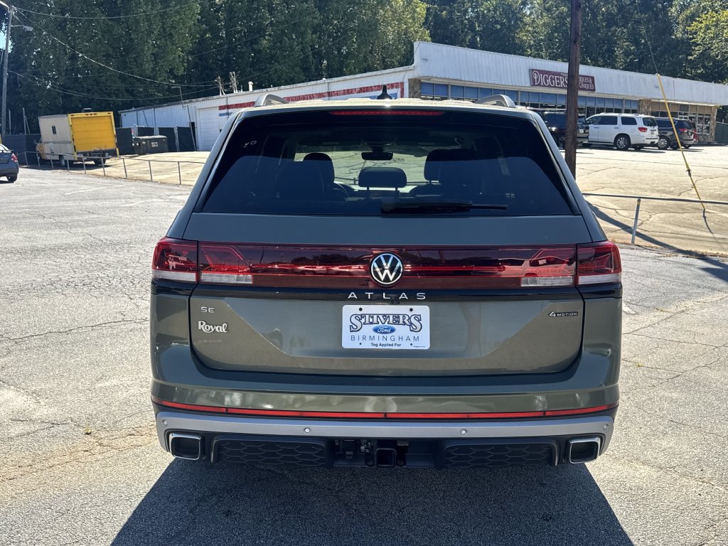 Used 2024 Volkswagen Atlas Peak Edition SE AWD/4WD image 6
