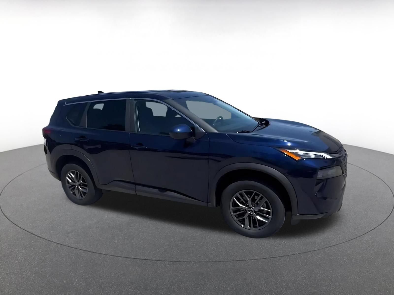Used 2026 Nissan Rogue SV AWD/4WD image 2