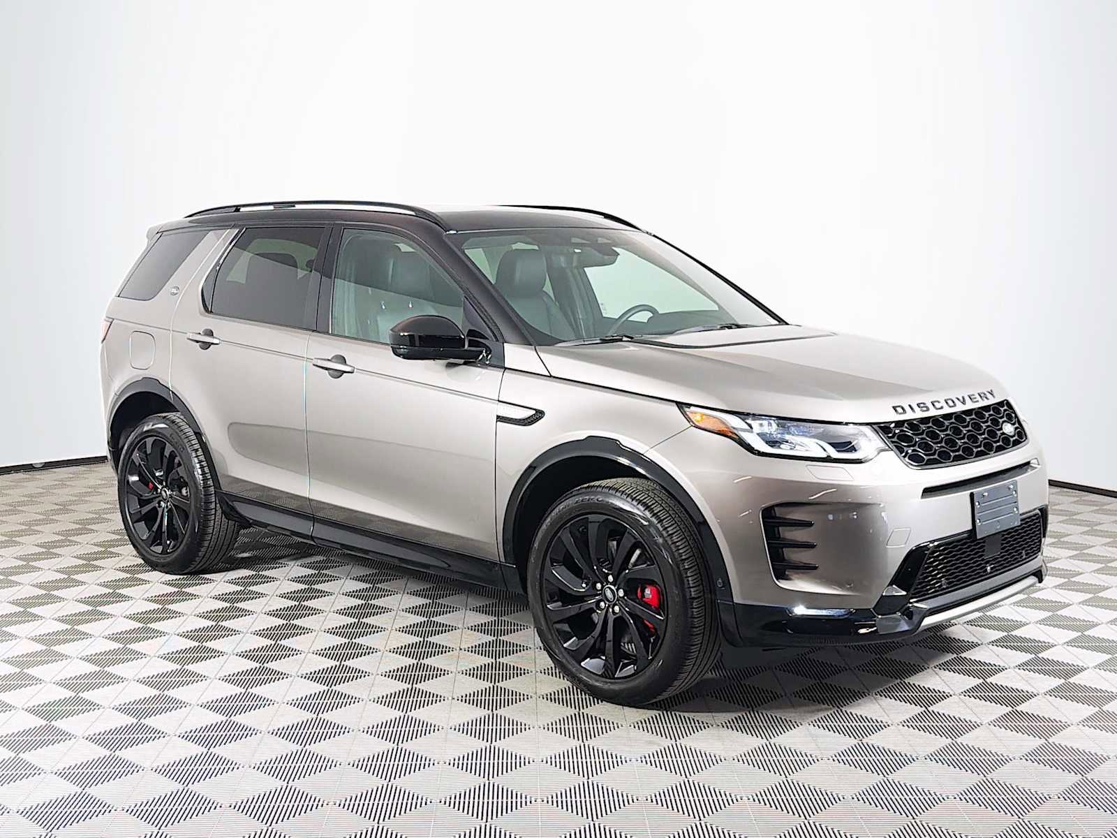 Used 2024 Land Rover Discovery Sport Dynamic SE image 3