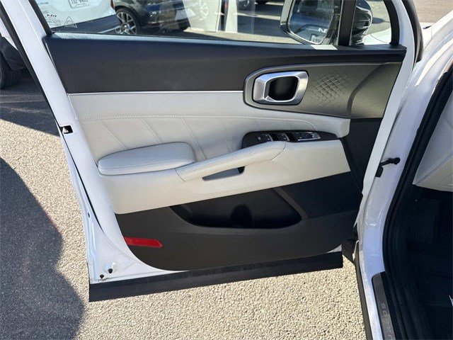 Used 2023 Kia Sorento SX image 13