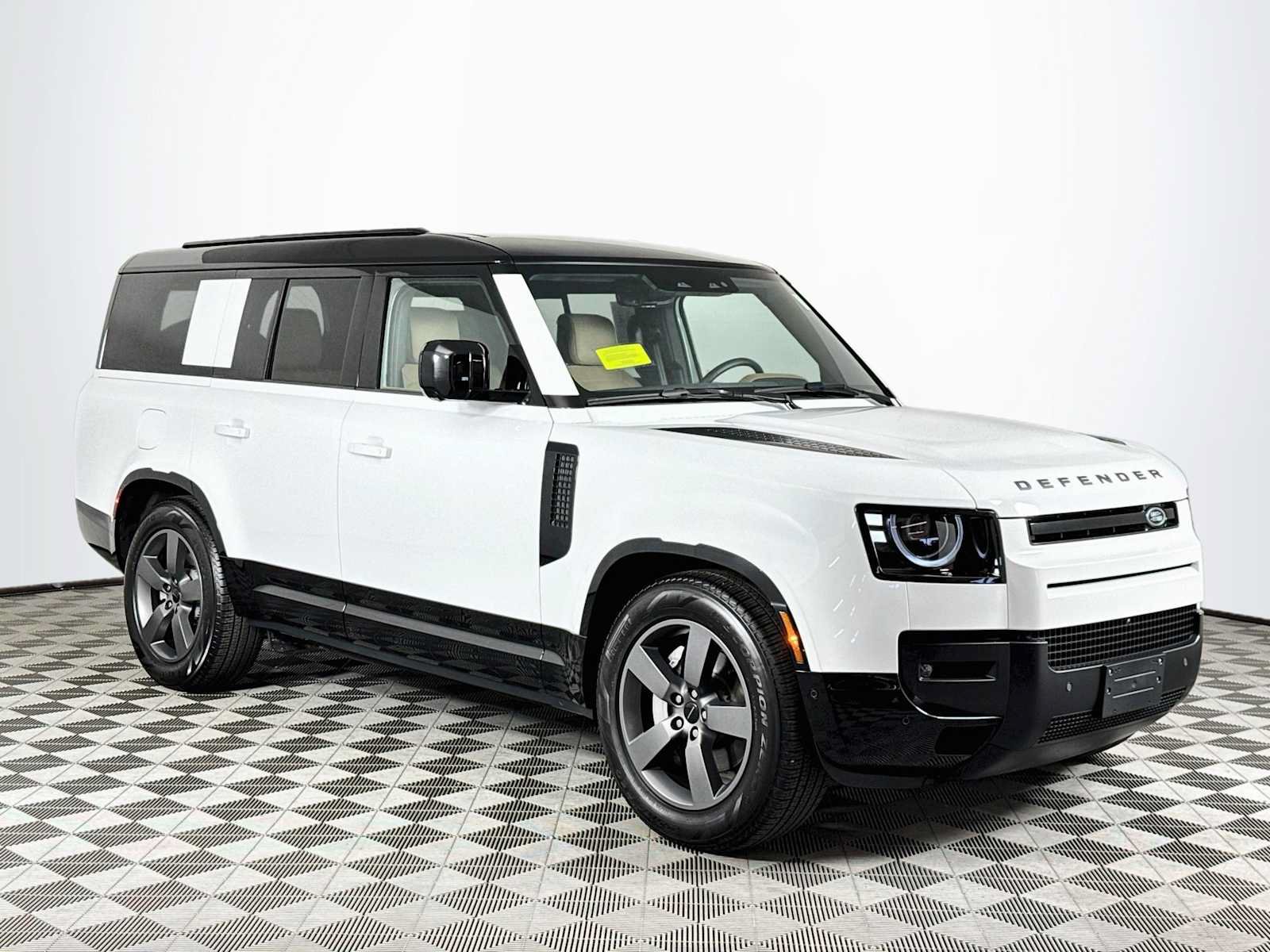 Used 2026 Land Rover Defender 130 X-Dynamic SE AWD/4WD image 3