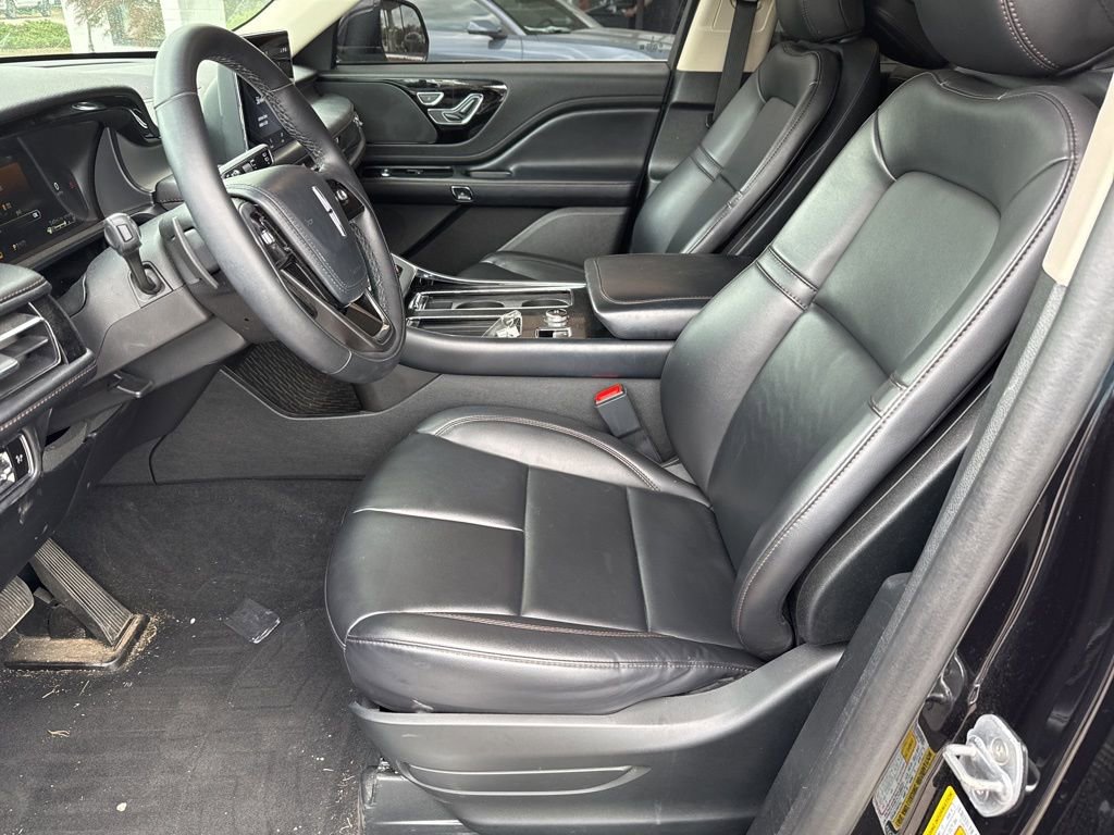 Used 2023 Lincoln Aviator AWD w/ Premium Package image 3