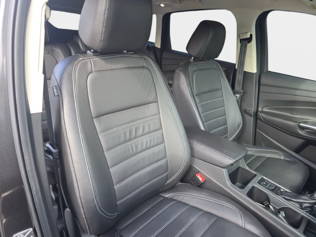 Used 2017 Ford Escape Titanium w/ Equipment Group 301A AWD/4WD image 12