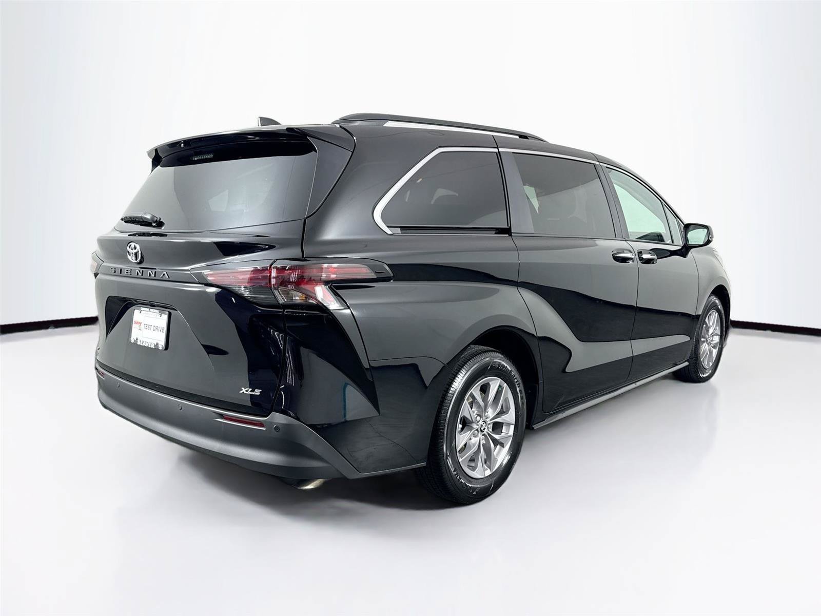 Certified 2026 Toyota Sienna XLE FWD image 2