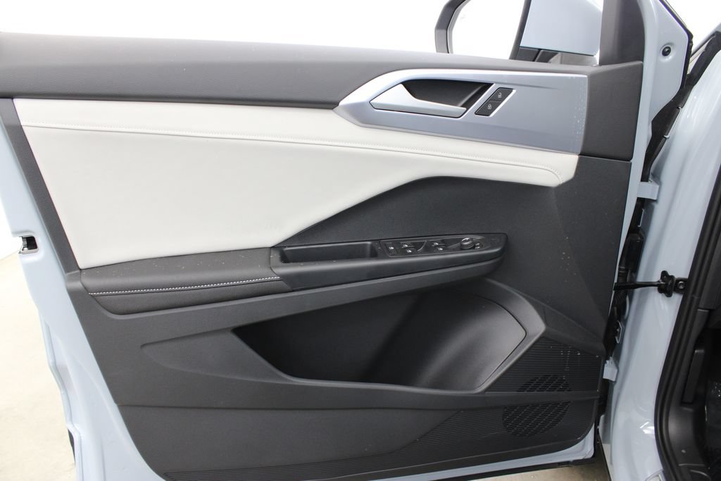 New 2026 Volkswagen Taos SE FWD image 15