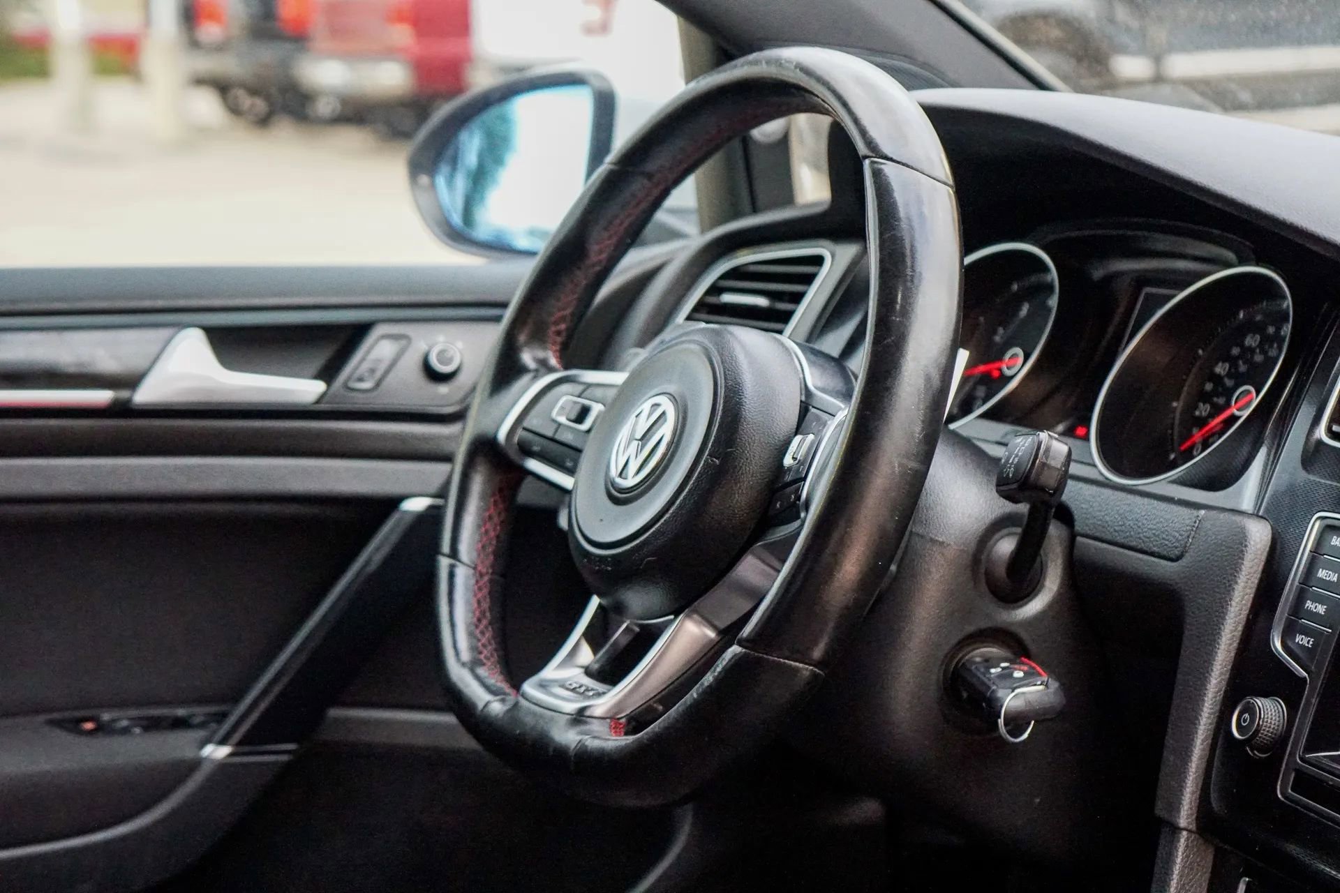 Used 2015 Volkswagen Golf 4-Door image 32