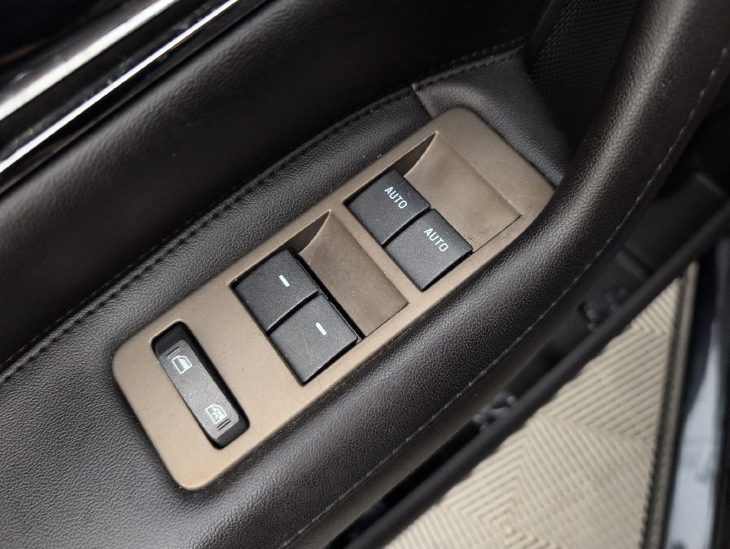 Used 2013 Lincoln MKX FWD image 33