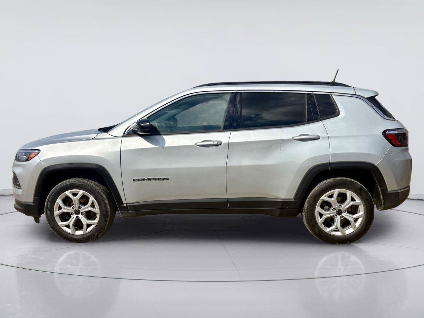 Used 2025 Jeep Compass Latitude AWD/4WD image 6