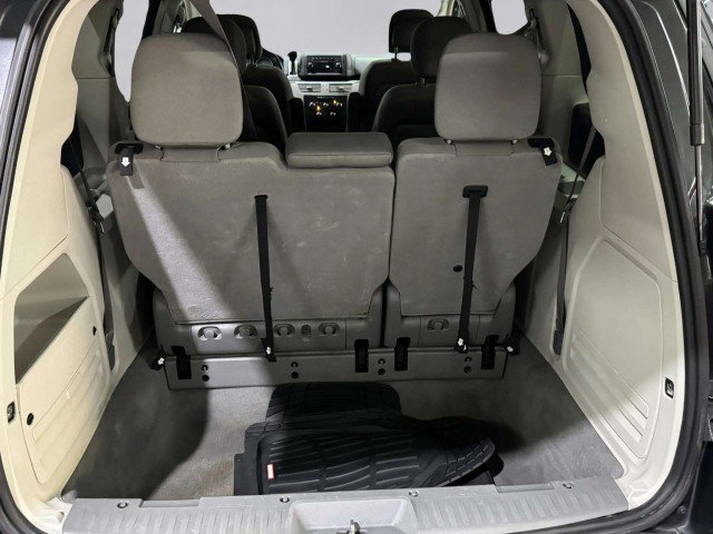 Used 2012 Volkswagen Routan S image 40