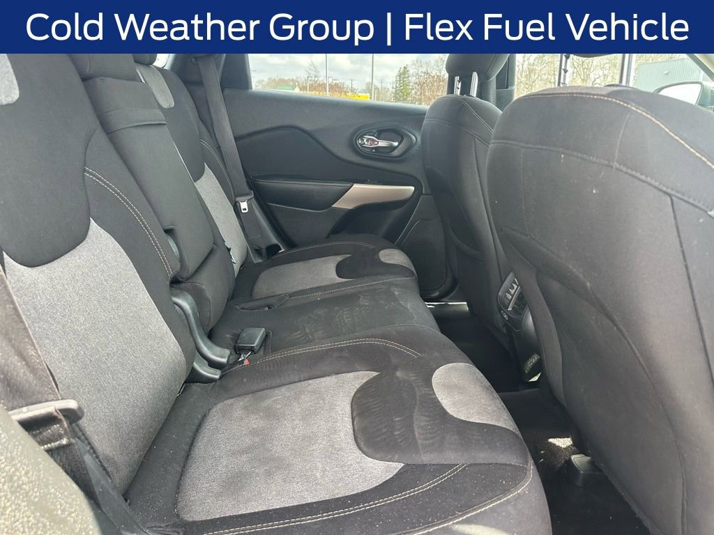 Used 2018 Jeep Cherokee Latitude w/ Cold Weather Group image 11
