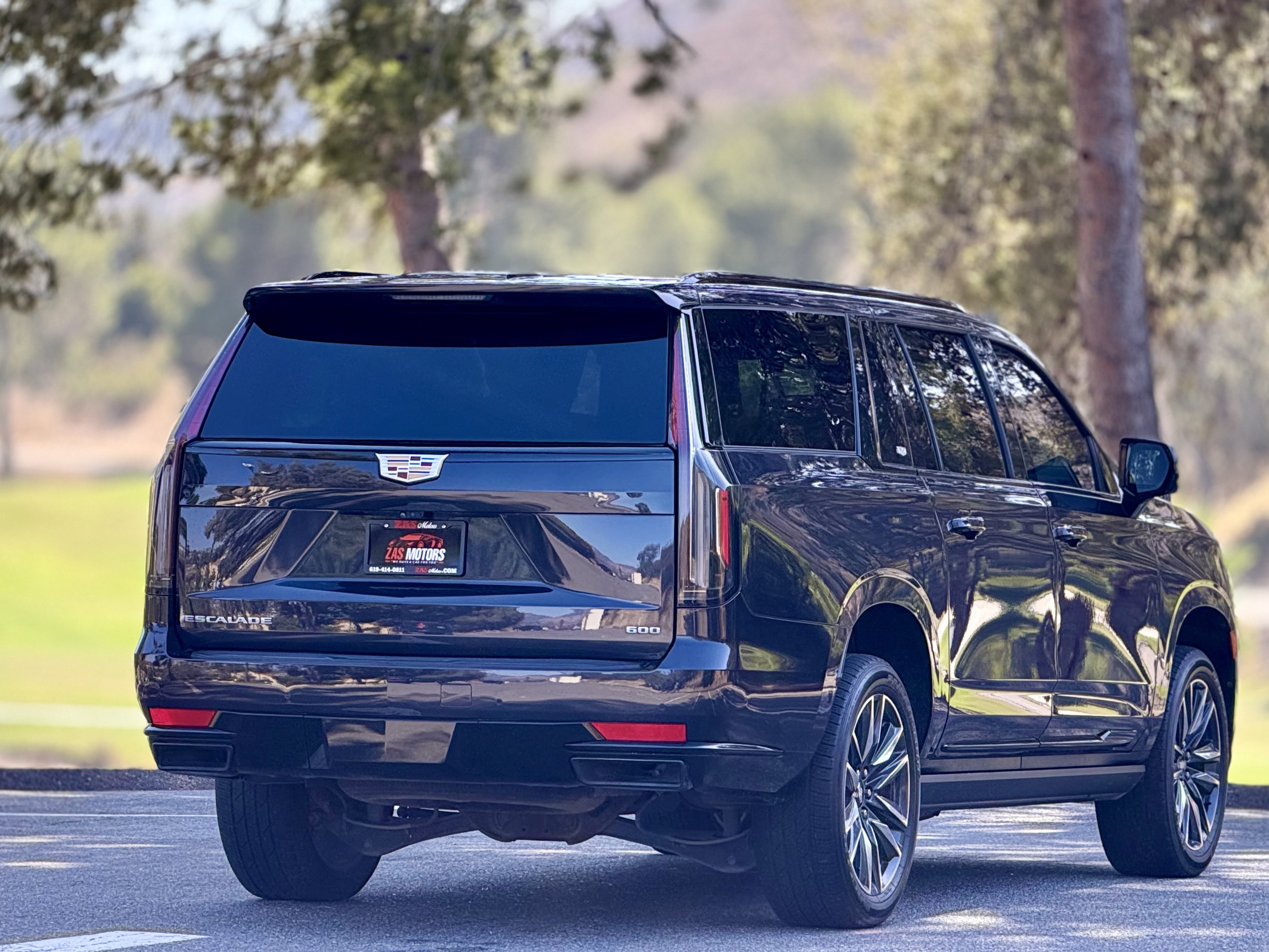 Used 2023 Cadillac Escalade ESV Sport w/ Touring Package AWD/4WD image 8