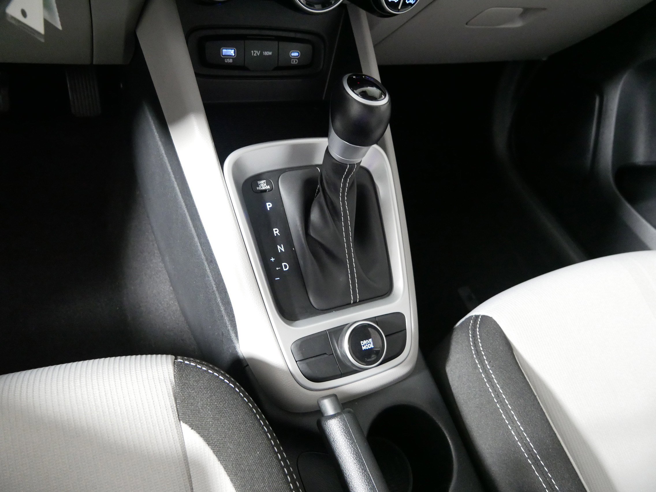 Used 2023 Hyundai Venue SEL image 24