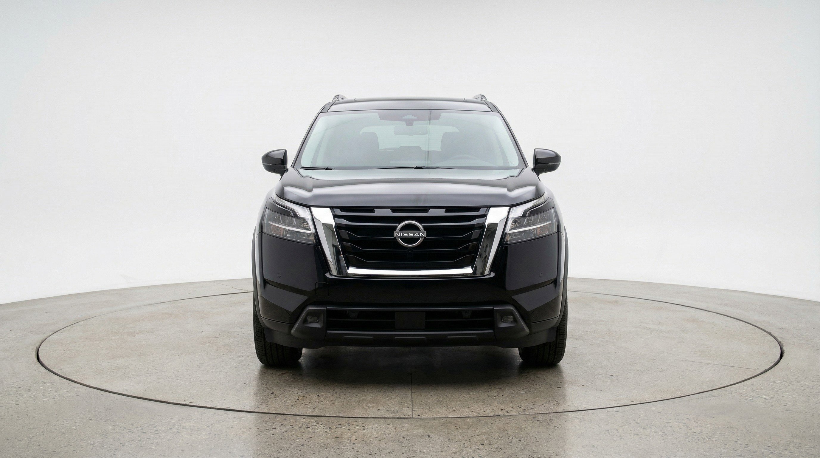 Used 2025 Nissan Pathfinder SV image 2