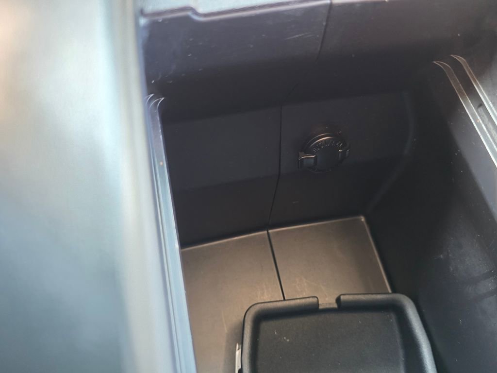 Used 2023 Toyota Highlander LE AWD/4WD image 36