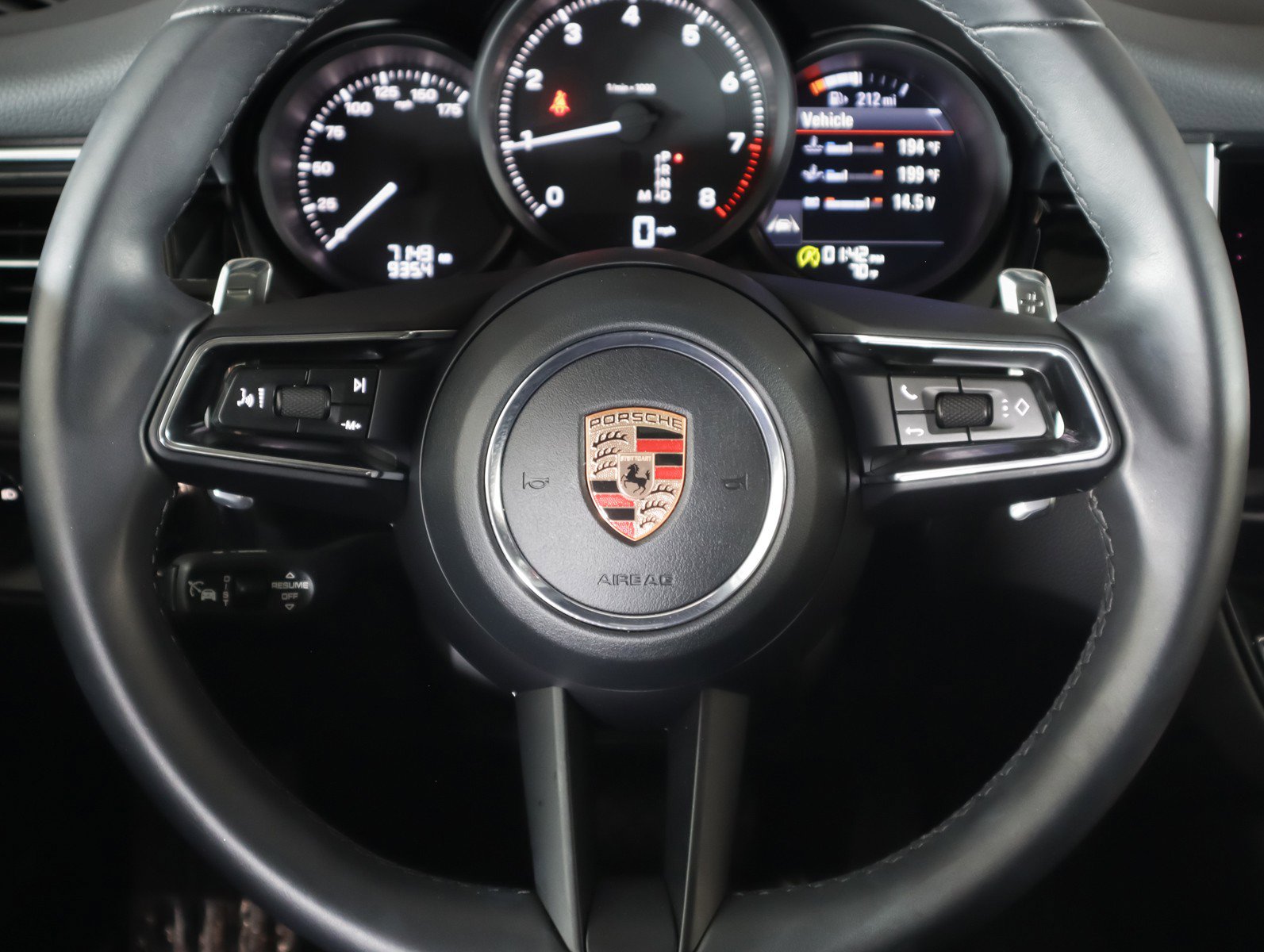 Certified 2026 Porsche Macan AWD/4WD image 18