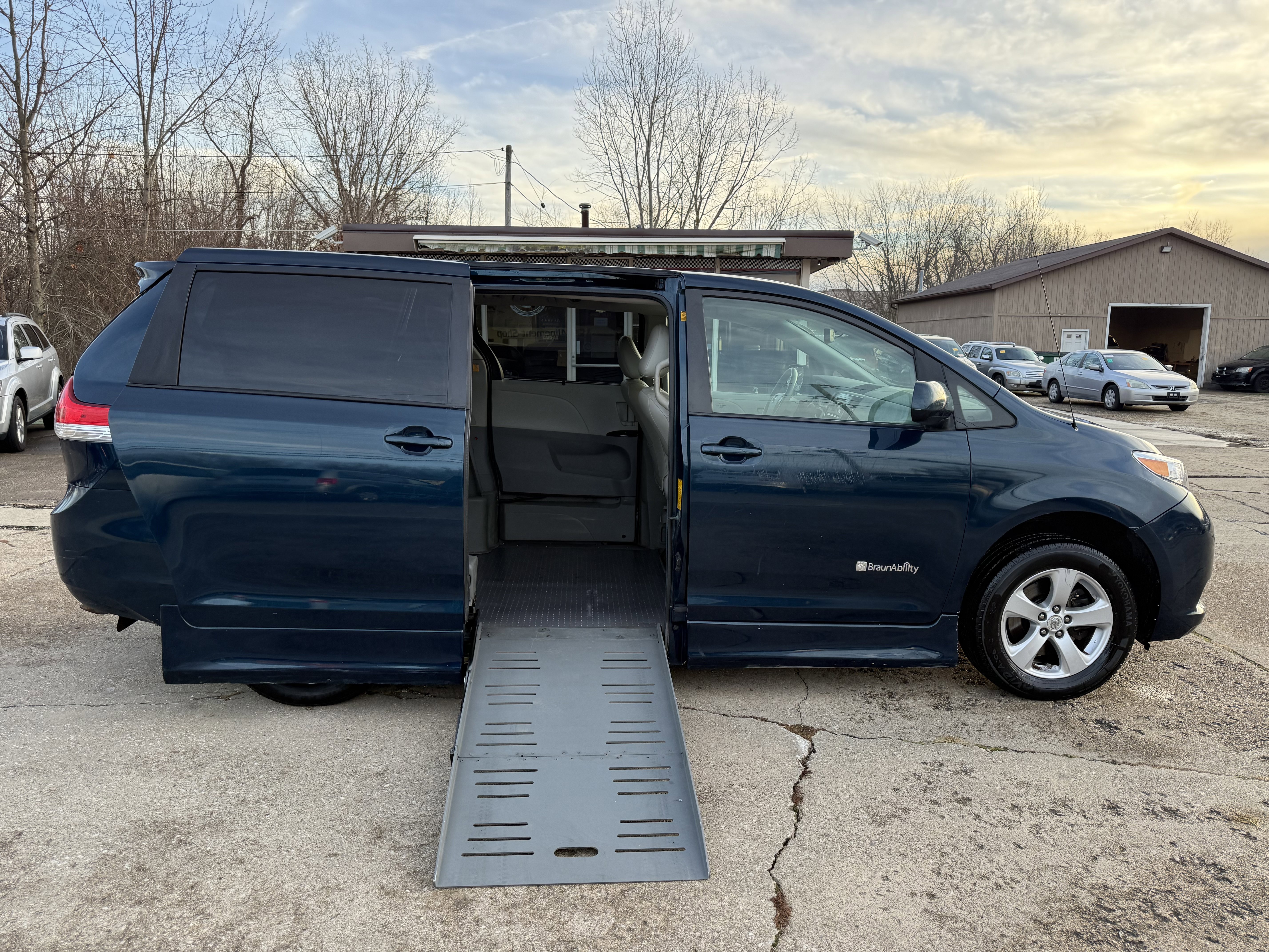 Used 2011 Toyota Sienna LE image 27