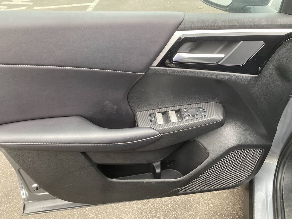 Used 2024 Mitsubishi Outlander SE image 11