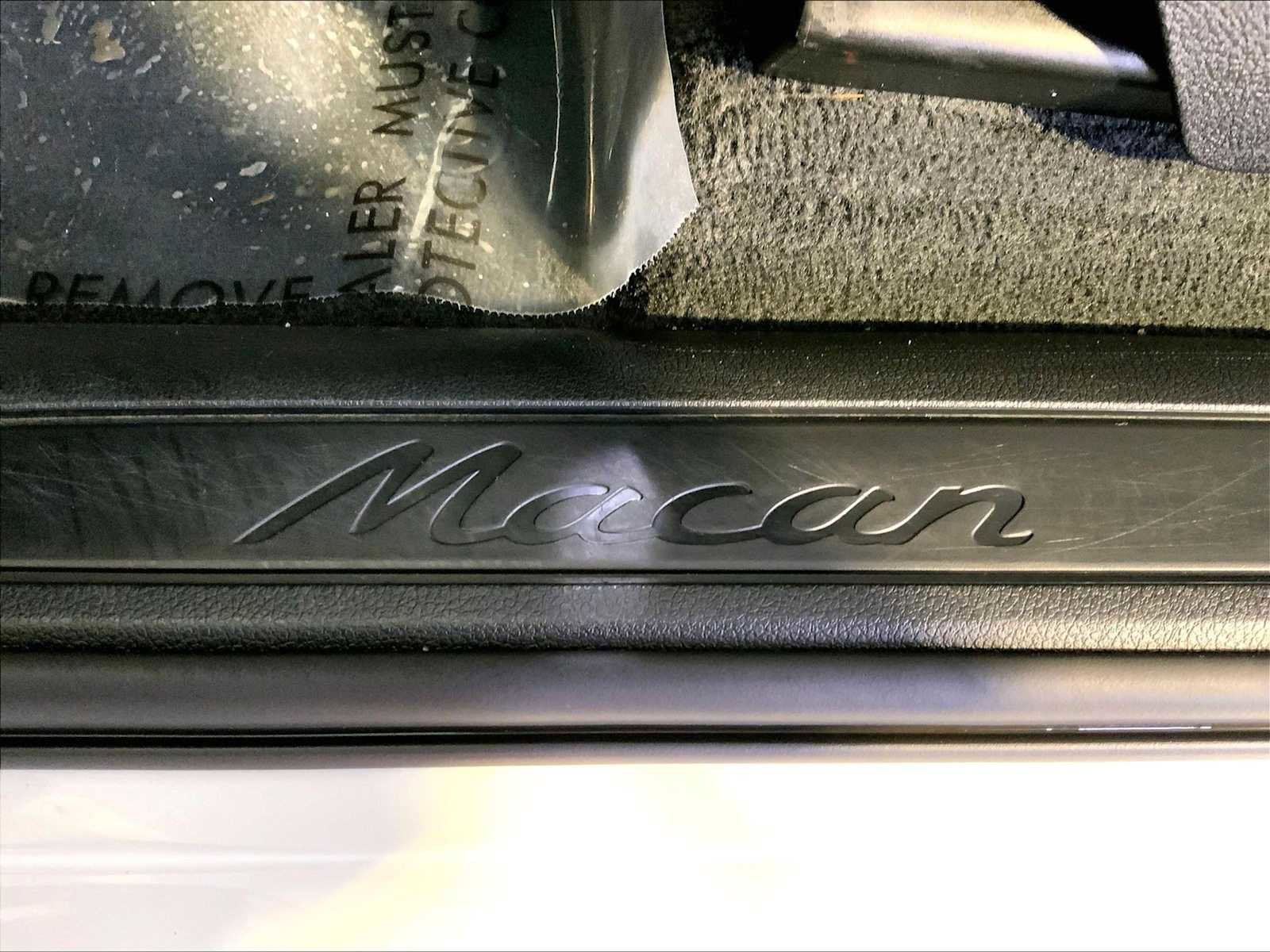 Certified 2023 Porsche Macan image 19