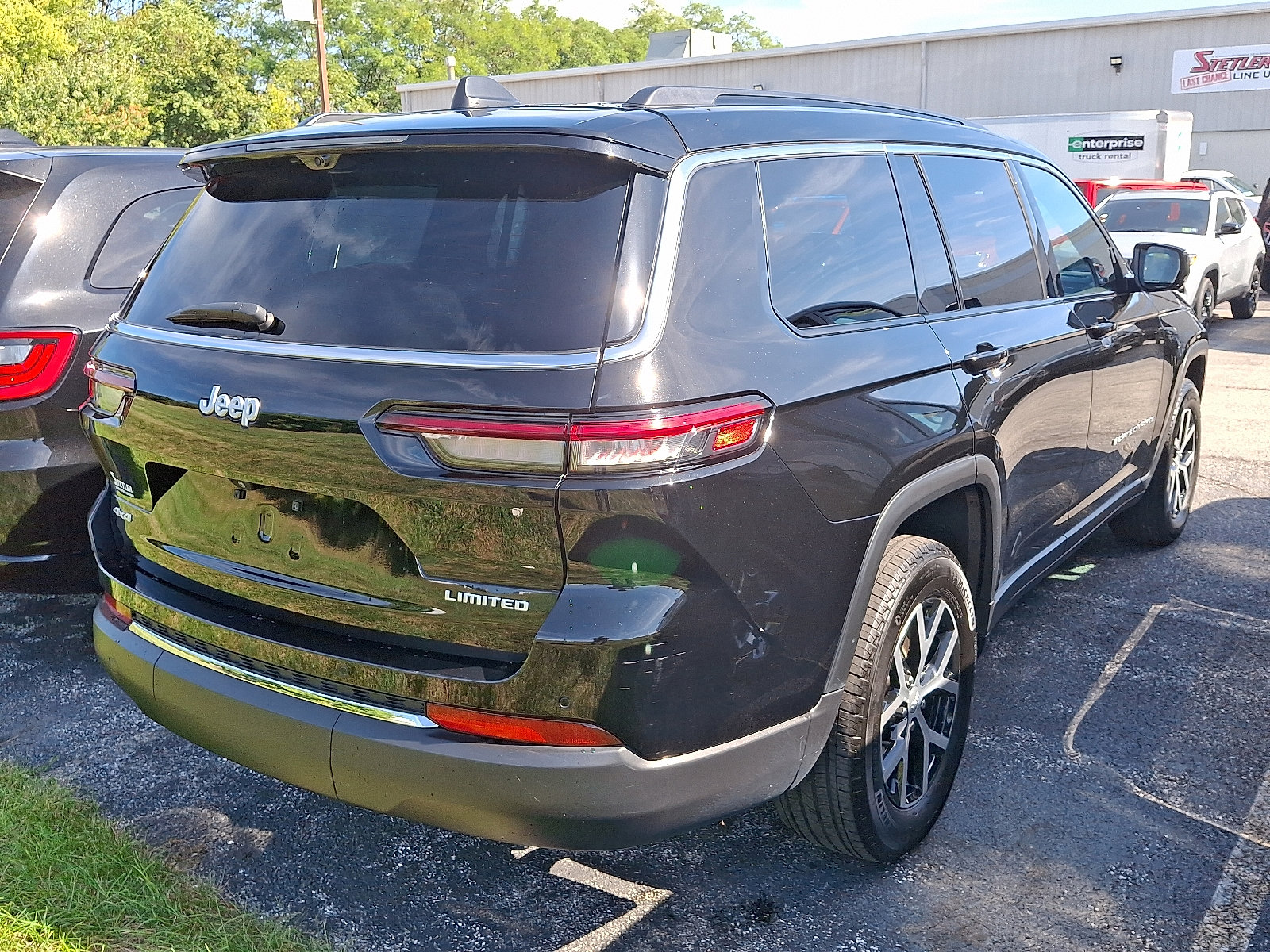 Used 2024 Jeep Grand Cherokee L Limited w/ Luxury Tech Group II image 6