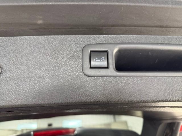 Used 2020 Toyota Highlander LE image 10